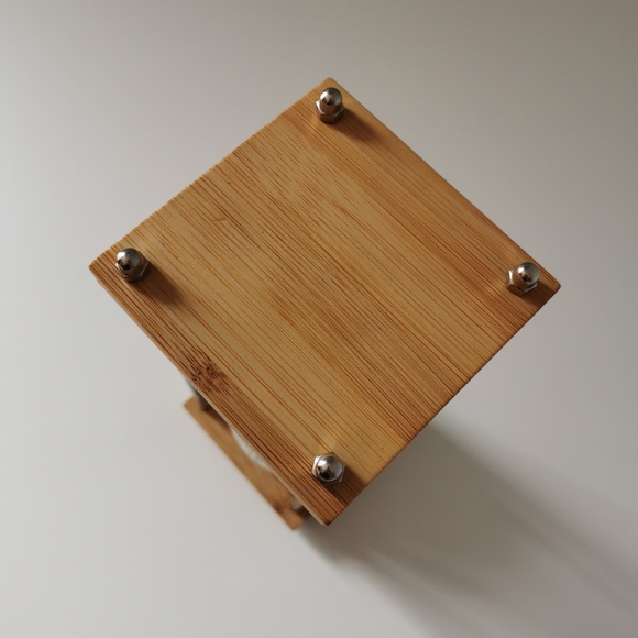 Hourglass with four Stainless Steel Poles - Picture 3 of 3